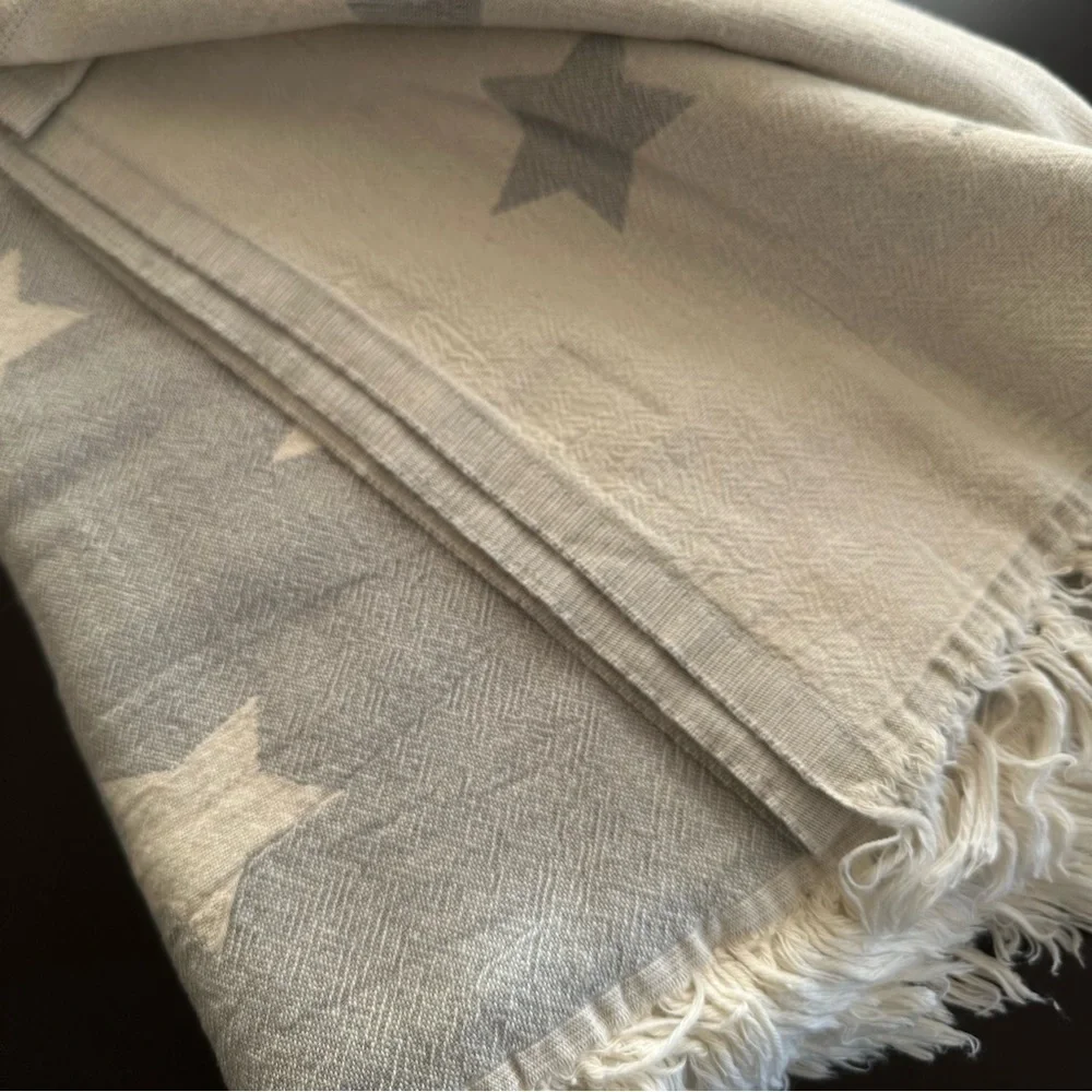 Star flat woven Turkish cotton light grey throw